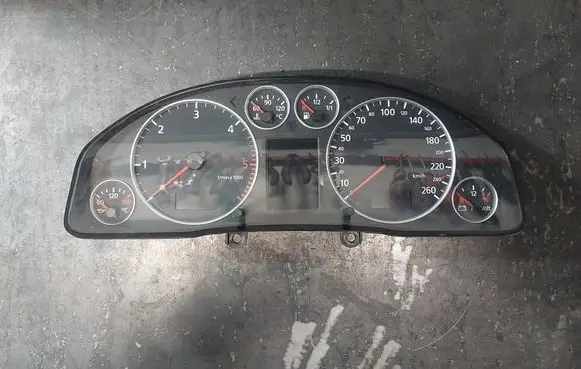 Audi A6 S6 C5 4B Speedometer (instrument cluster) 4B0920933G