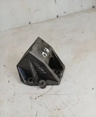 Engine mounting bracket