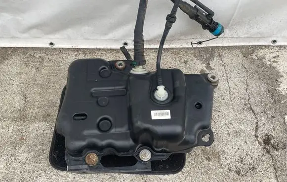 Opel Zafira C AdBlue liquid reservoir 39023844 557928