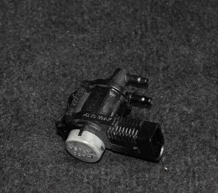 Seat Ibiza IV (6J,6P) Turbo solenoid valve 1K0906283A