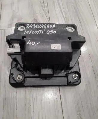 Infiniti Q50 Voltage converter/converter module 24302