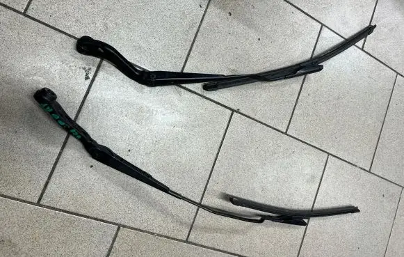 Ford Ecosport Front wiper blade arm 17c495-ac