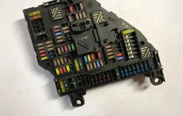 BMW 7 F01 F02 F03 F04 Fuse module 9151322 915132204 017033452C
