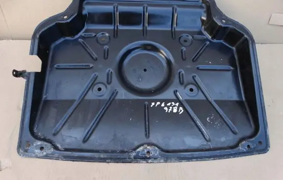 Volkswagen Touareg II Engine cover (trim) 7P6131978B