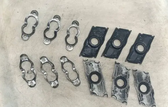 Volkswagen Touareg I Fuel Injector clamp holder 