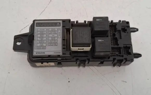 Volvo S40, V40 Fuse module 30889989