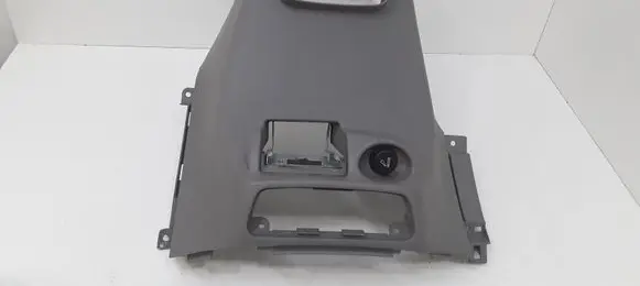 Nissan Almera Tino Radio/GPS head unit trim 