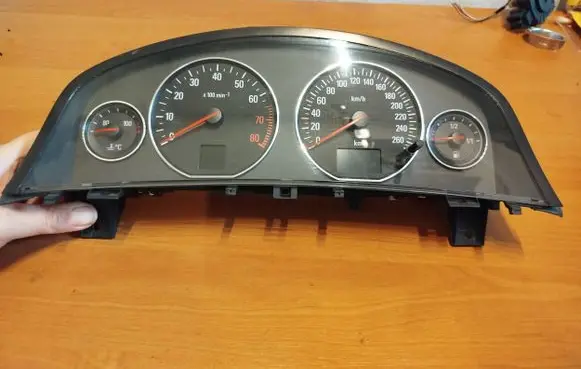 Opel Signum Speedometer (instrument cluster) 13136725HN