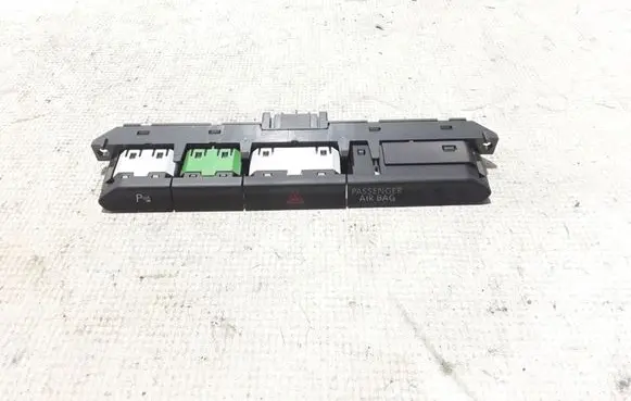 Volkswagen PASSAT B8 Hazard light switch 3G0927132A