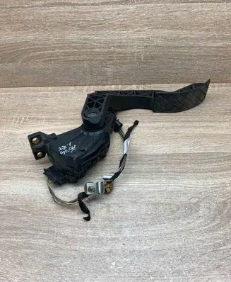 Volkswagen PASSAT B5 Accelerator throttle pedal 8D1721523A 6PV008026 WithPlug