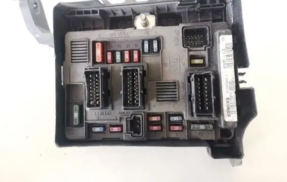 Peugeot 206 Fuse box set 9645040980 964349880-00