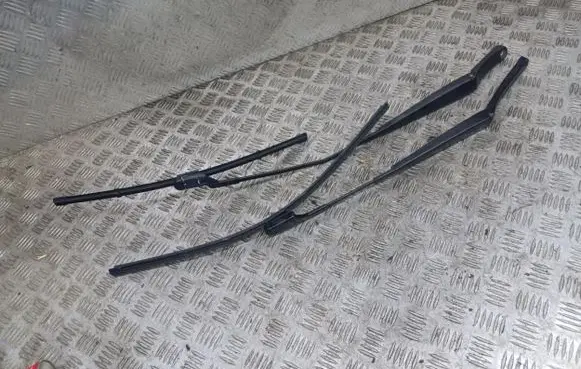 Volkswagen Golf V Front wiper blade arm