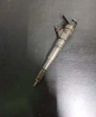 BMW 5 E60 E61 Fuel injector 7794652