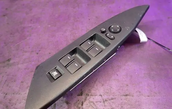 Mazda 3 II Quarter vent window switch 