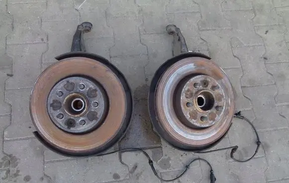 Land Rover Discovery 4 - LR4 Front wheel hub