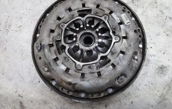 Nissan Qashqai Dual mass flywheel KRIS235789