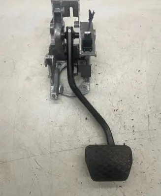 BMW X1 E84 Brake pedal 42322403 AS9CC3