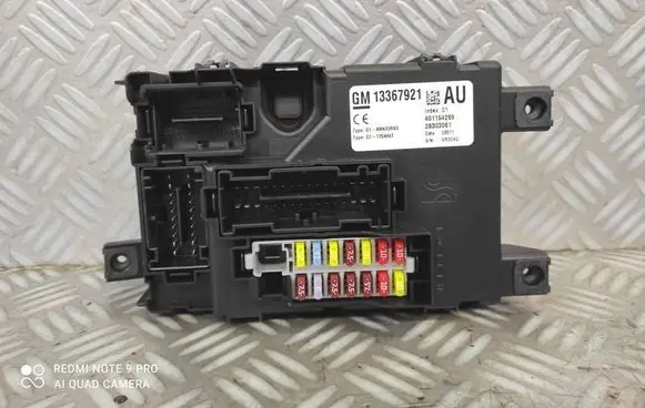 Opel Corsa D Fuse module 13367921 28303061 401154265