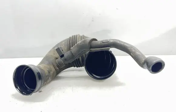 Mercedes-Benz E W211 Turbo air intake inlet pipe/hose A6460940297