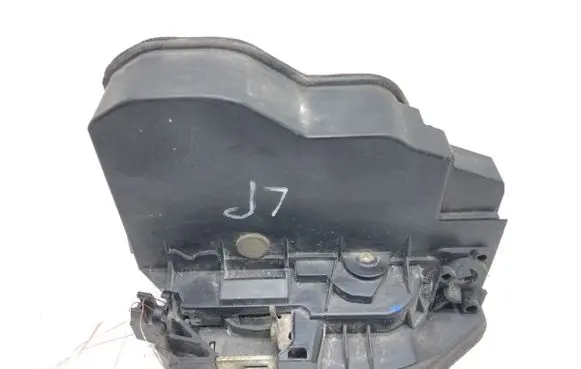 BMW 1 E81 E87 Front door lock 7167077