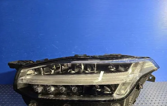 Volvo XC90 Headlight/headlamp 32404715