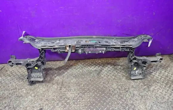 Renault Megane II Front bodywork piece 