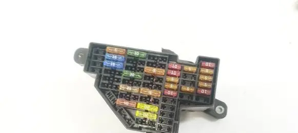 Volkswagen PASSAT B6 Fuse box set