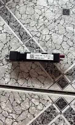 Audi Q5 SQ5 8R Aerial antenna amplifier 8R0035225C