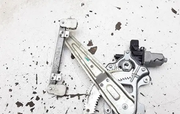 Mitsubishi Lancer VIII Rear door window regulator with motor 5743A109