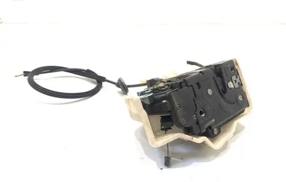 Volkswagen Touran I Rear door lock 7L0839015