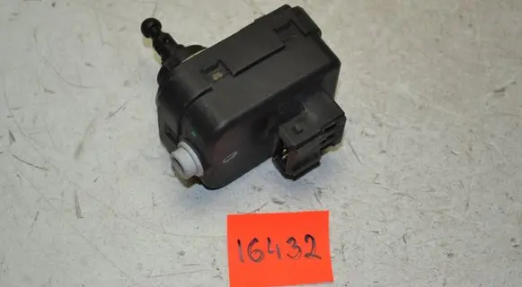 Toyota RAV 4 (XA30) Headlight level adjustment motor 89036766