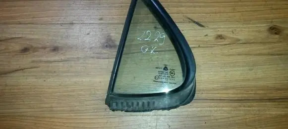 Rear vent window glass
