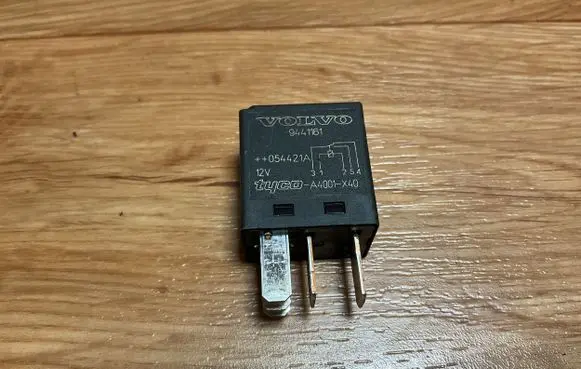Volvo V70 Other relay 9441161 A4001X40