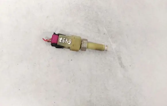 Audi A4 S4 B5 8D Brake pedal sensor switch 443945515