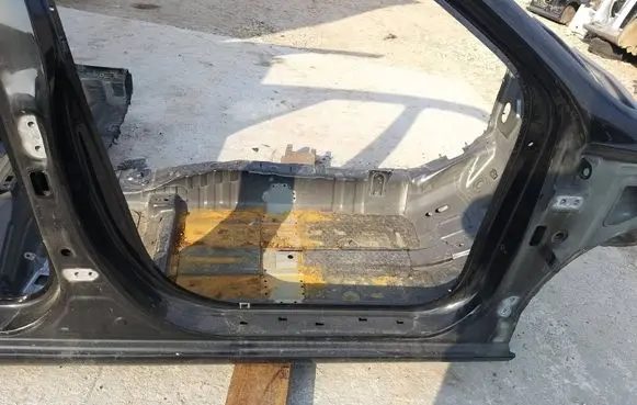 Hyundai i30 fastback Front sill (body part) NNI14650