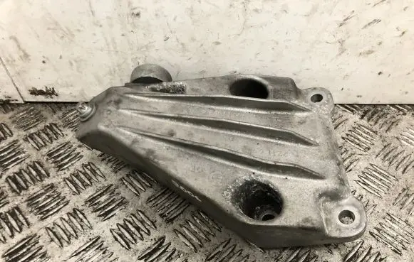 BMW 5 F10 F11 Engine mounting bracket 6781257