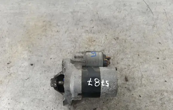 Renault Clio III Starter motor 8200369521