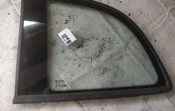 Opel Zafira A Rear side window AS2