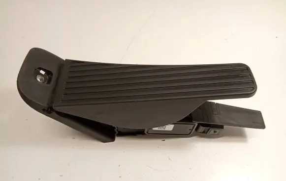 Volvo XC60 Accelerator throttle pedal 32212451 A1826022127 B1822182036