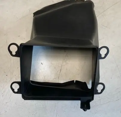 Audi Q7 4M Intercooler air channel guide 4M0121333
