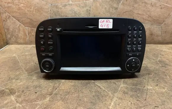 Mercedes-Benz SL R230 Radio/CD/DVD/GPS head unit A2308701994