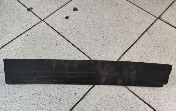 Chrysler Town & Country V Front sill trim cover P1PF44DX9AA