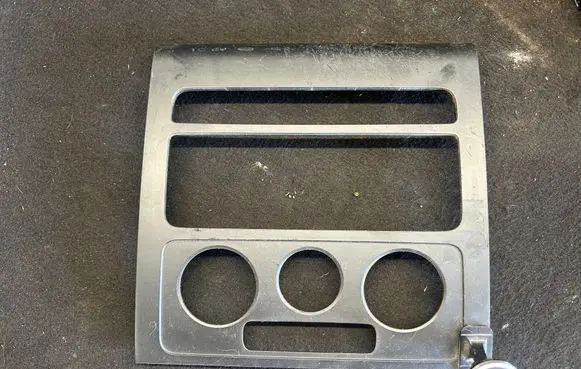 Volkswagen Touran I Radio/GPS head unit trim 1T0858071