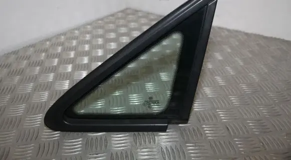 Volkswagen Caddy Front triangle window/glass 2K5845411