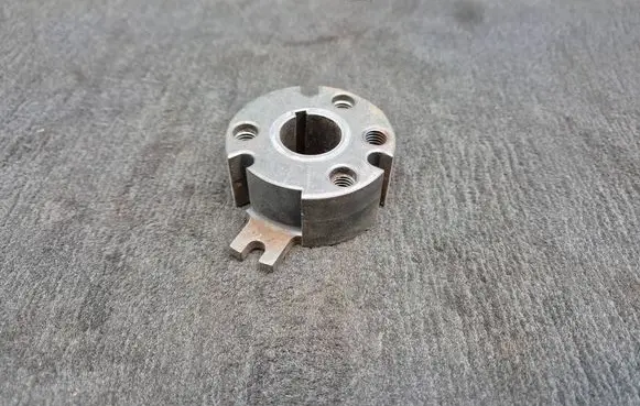 Volkswagen Golf VI Fuel pump gear (pulley) 03L130238A 03L130227