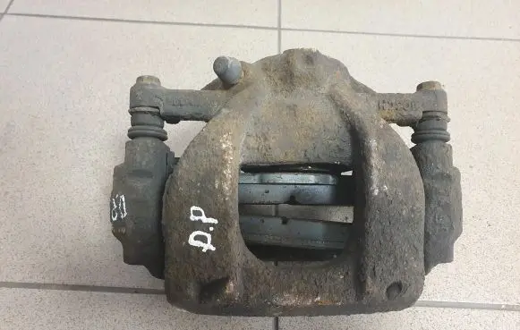 Toyota Auris 150 Front brake caliper