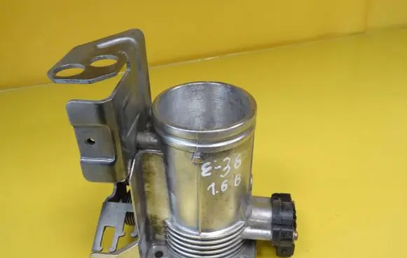 BMW 3 E36 Throttle body valve 13631721456