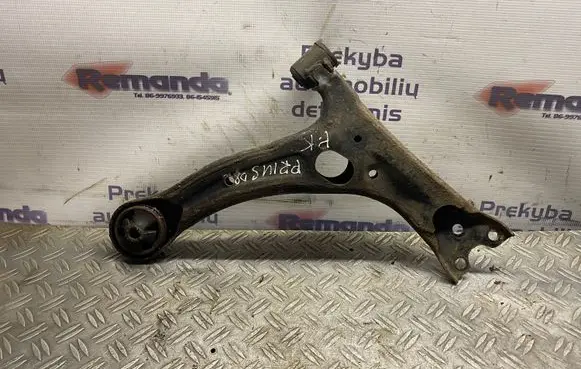 Toyota Prius (XW20) Front lower control arm/wishbone