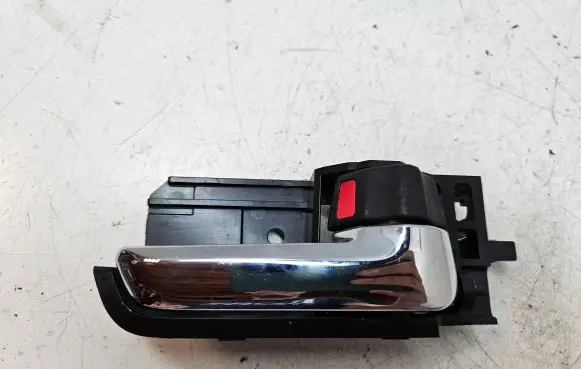 Suzuki SX4 Rear door interior handle
