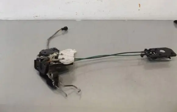 KIA Sedona Front door lock